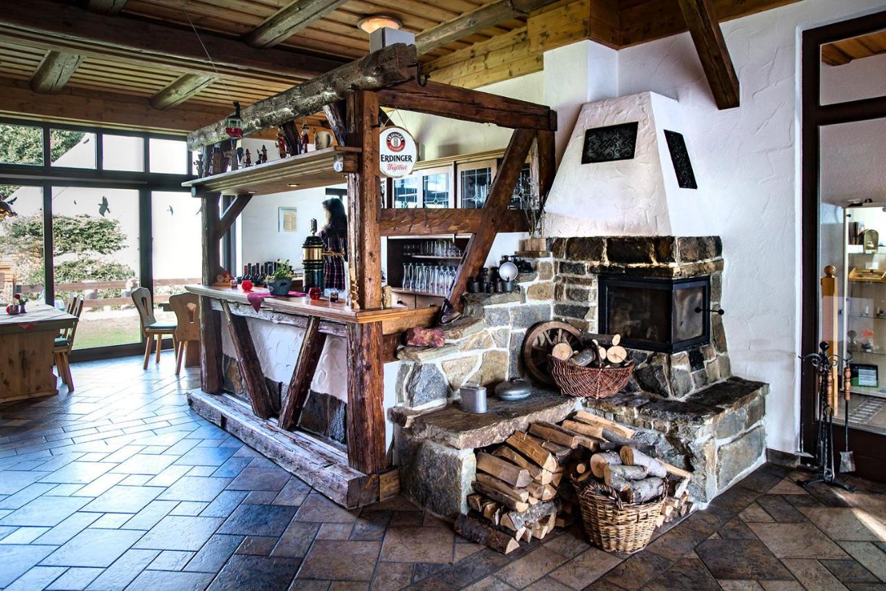 Am Roten Hammer I Gasthof Und Pension Oberwiesenthal Bagian luar foto