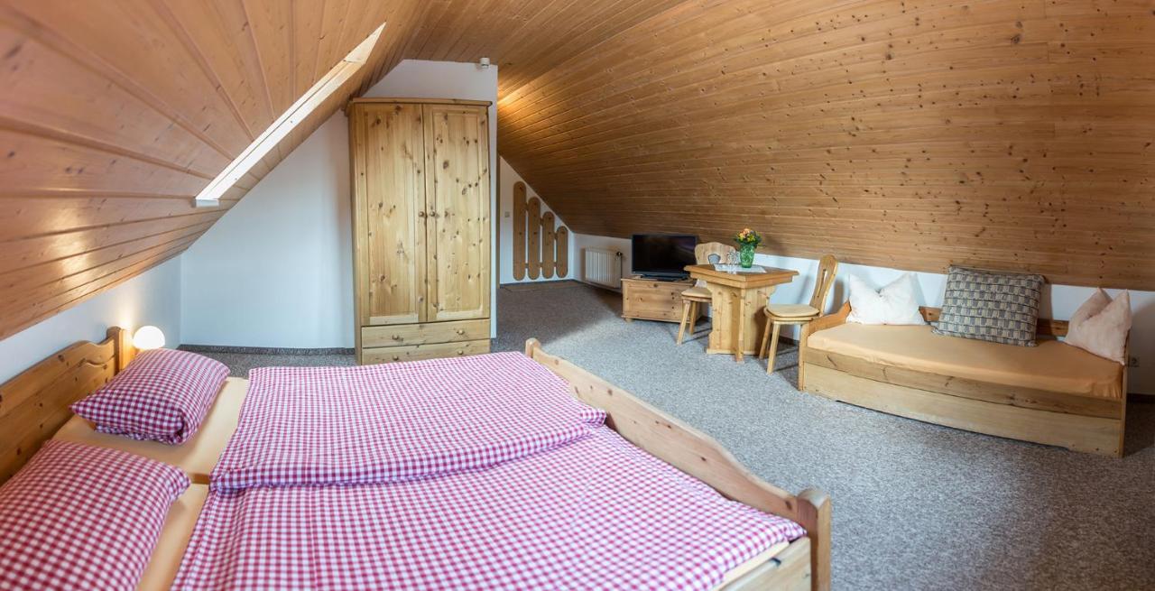 Am Roten Hammer I Gasthof Und Pension Oberwiesenthal Bagian luar foto
