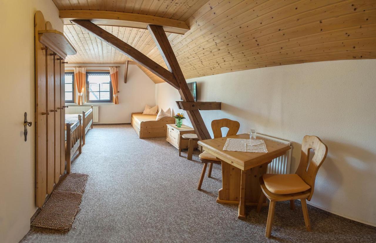 Am Roten Hammer I Gasthof Und Pension Oberwiesenthal Bagian luar foto