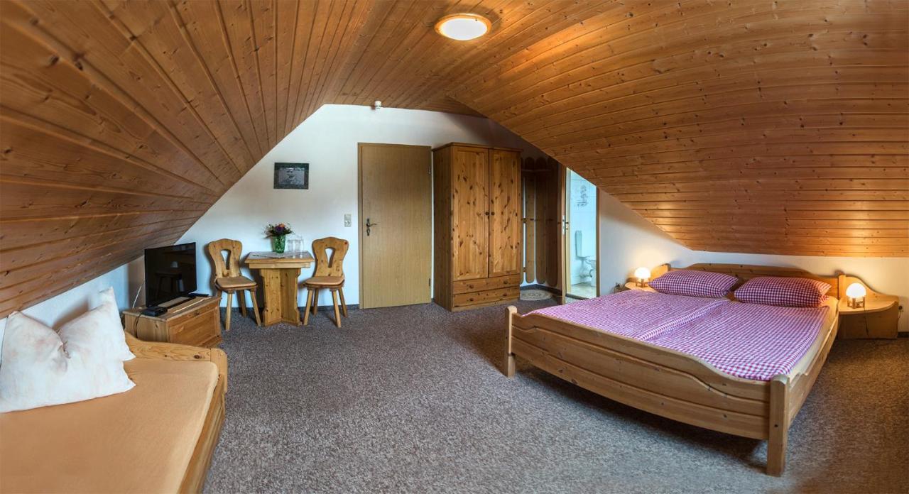 Am Roten Hammer I Gasthof Und Pension Oberwiesenthal Bagian luar foto